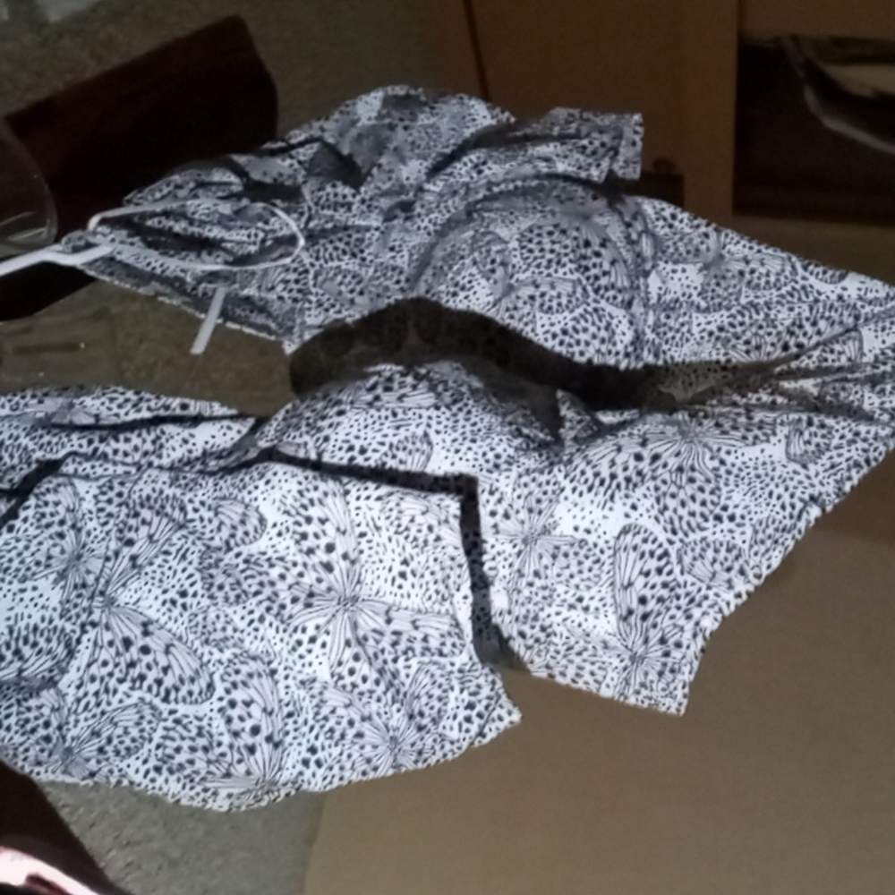 blouse - Picture 2 of 3